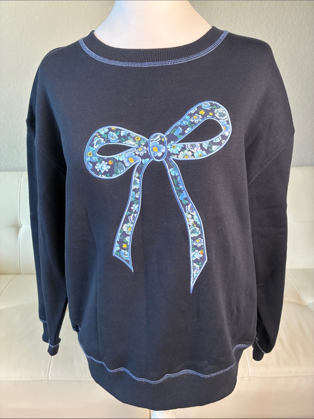 Chelsea & Theodore Navy Blue Women's Sweatshirt with Floral Bow Detail